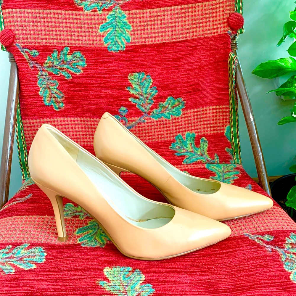 Nine West Flax beige pumps size 7